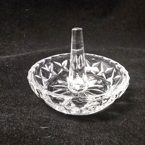 Zaječar Crystal Ring Holder ~ Hand Cut 24% Lead Crystal